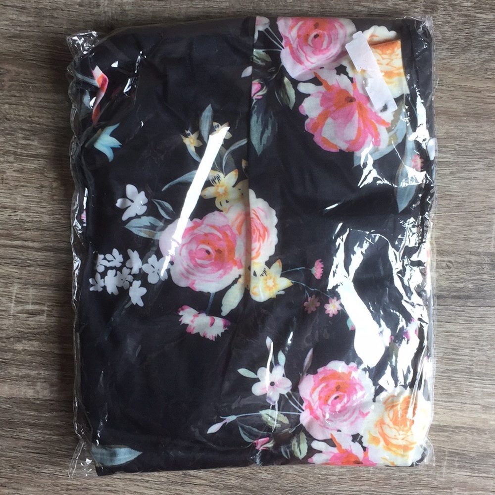 NWT!💎 Gorgeous Floral Delivery/Nursing Robe🌺🦋 - Picture 3 of 4